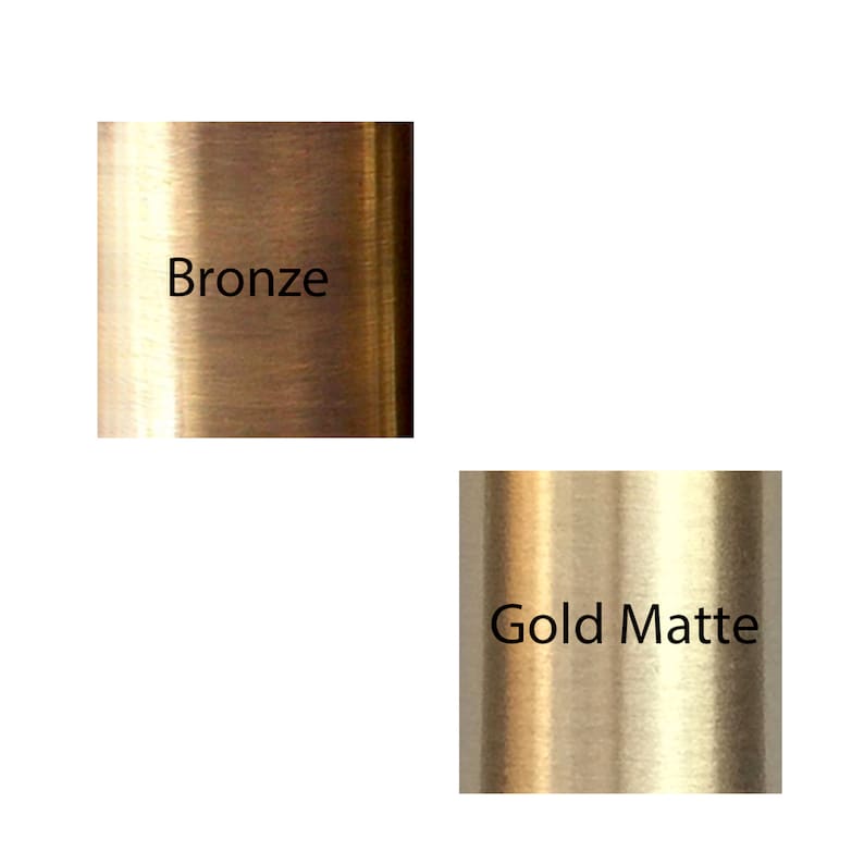 K&ouml;nnte beinhalten: Zwei Metallproben, eine mit der Aufschrift "Bronze" und die andere mit der Aufschrift "Gold Matt". Die Proben zeigen die verschiedenen verf&uuml;gbaren Oberfl&auml;chen.