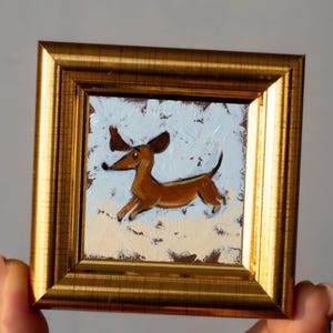 Dachshund en un paseo en miniatura / Dachshund marrón feliz Pintado a mano 2x2 pulgadas Mini pintura al óleo