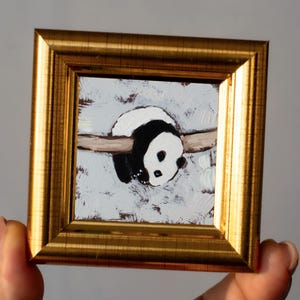 Mini pintura a óleo de panda fofo dormindo / pintado à mão 2x2 polegadas miniatura