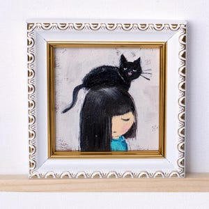 Meisje met een zwarte kat op haar hoofd Handgeschilderd miniatuur / 7 x 7 cm olieverfschilderij cadeau