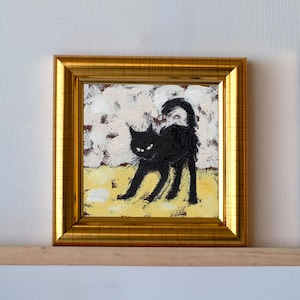 Peinture à l'huile miniature Chat noir sur jaune / Mini décoration de chambre confortable peinte à la main 7 x 7 cm