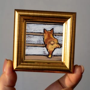 Lindo perro Corgi pelirrojo en las escaleras en miniatura / Pintura al óleo en miniatura pintada a mano de 2 x 2 pulgadas