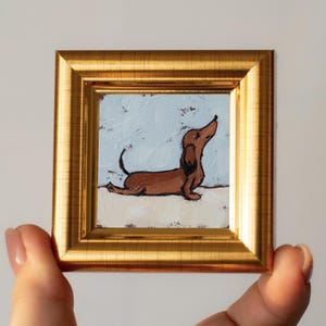 Miniatura de perro salchicha de yoga / Mini perro salchicha marrón, pintura al óleo / pintado a mano, 2 x 2 pulgadas