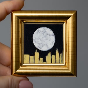 Lua sobre a cidade Mini pintura a óleo / Pintado à mão 2x2 polegadas Preto e amarelo Miniatura