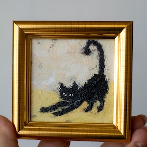 Gato negro sobre amarillo Pintura al óleo en miniatura / Miniatura pintada a mano 7 x 7 cm Decoración acogedora para habitación
