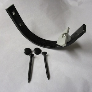 European Skull Mount Hanger with Magnetic Stud Finder
