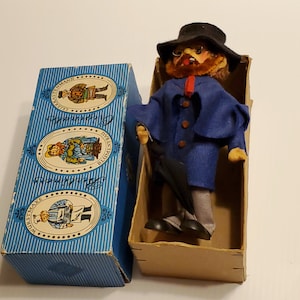 Vintage Cold War Era Berliner Original Souvenir Fabric Doll