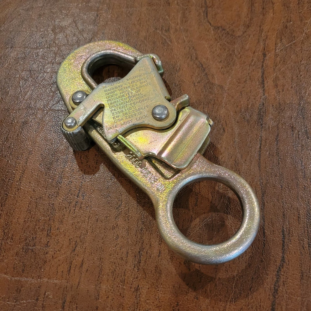 Self Locking Snap Hook CAPITAL Safety 6