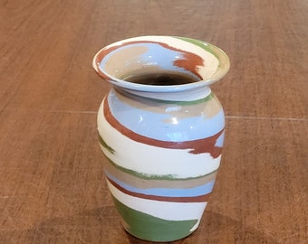 Vase vintage de 4,75 po., poterie des sables du désert, motif tourbillonnant