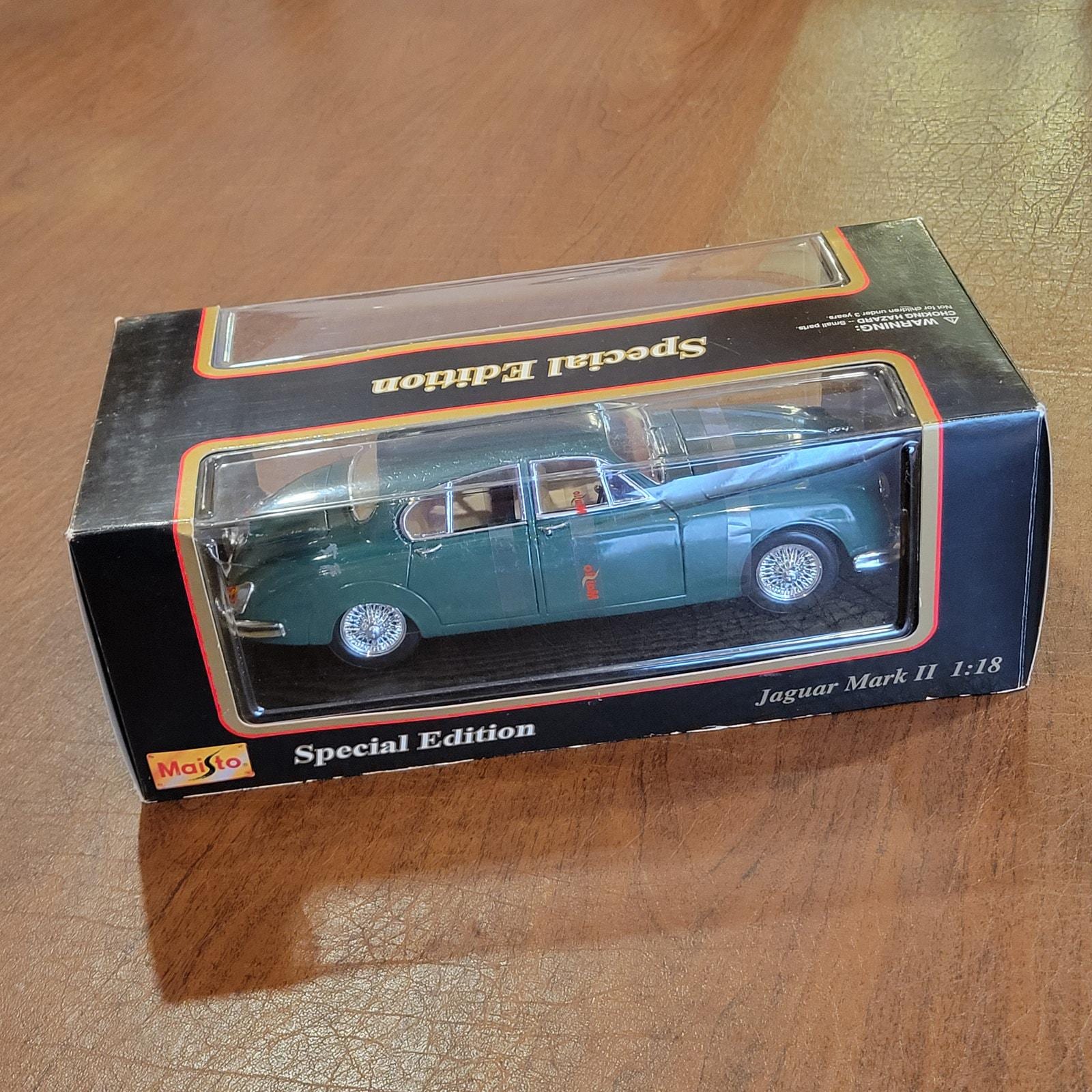 Maisto JAGUAR MarkⅡ (1959) 1/18 Vintage 1959 Jaguar Mark II (1:18) Dark Green Diecast, Maisto