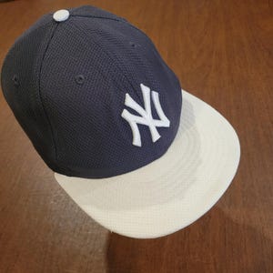 New York 59Fifty Yankees Hat Cap Fitted Mens 7 1/4 Black New Era MLB Baseball