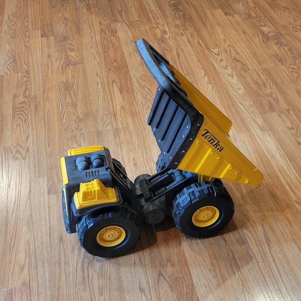 Tonka Steel Classics Toughest Mighty Dump Truck Yellow Large 18" long