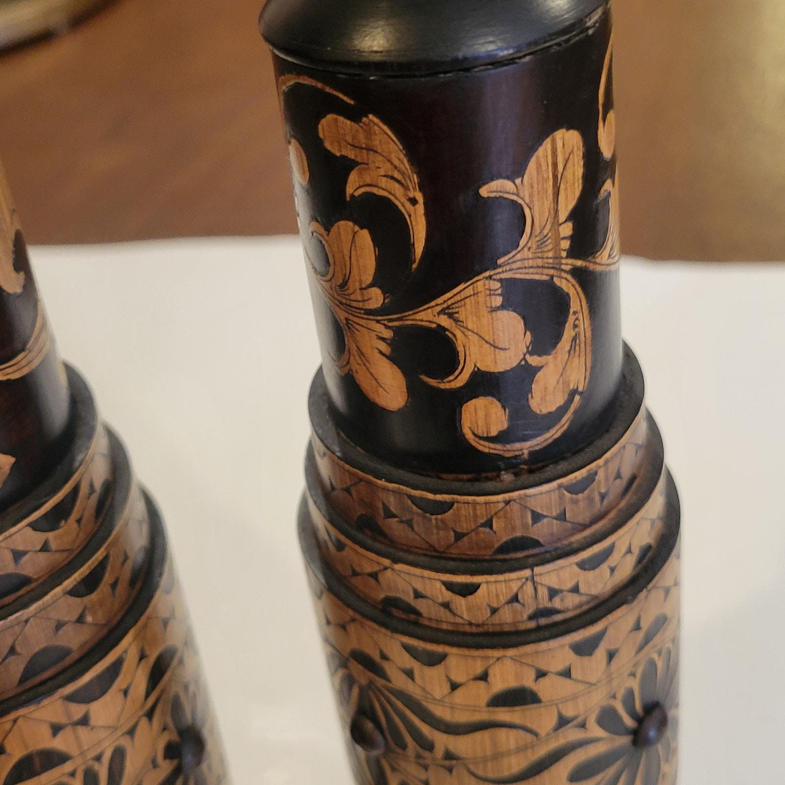 ヴィンテージの手彫りインドネシア木製アートキャンドルスティック