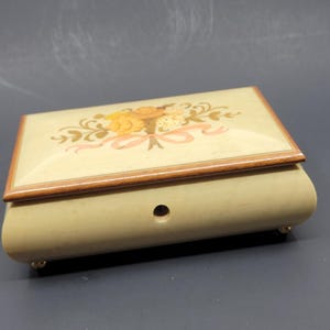 Vintage Reuge Floral Music Box Jewelry box Inlay Made in Italy Swiss Musical movement