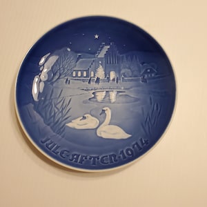 Bing and Grondahl B&G Copenhagen Porcelain Jule After 1974 Christmas in the Village Plate #9074
