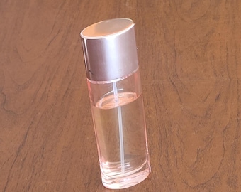 Perfume Clinique Happy Heart de 50 ml (1.7 oz) para mujer, 70% lleno.