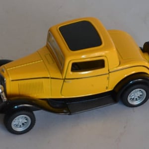 Vtg Kinsmart 1932 Ford 3 window coupe diecast 1:34 SCALE- DIECAST YELLOW # 5332D