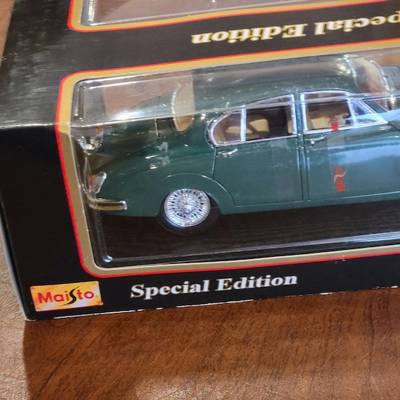 Vintage 1959 Jaguar Mark II (1:18) Dark Green Diecast, Maisto