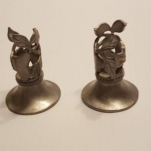 Par de 2 Vintage @1998 Seagull Pewter Canada Etain Zinn Pears Candelabros.