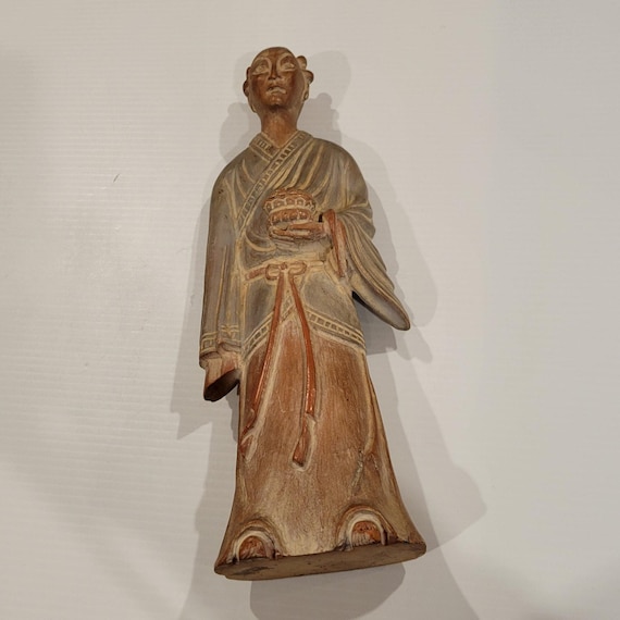 ヴィンテージの手彫り木製中国アジア人青年置物 高さ13.75インチ 
