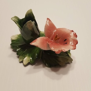 Nuova Capodimonte Pink Flower Porcelain Figurine figure Made in Italy.