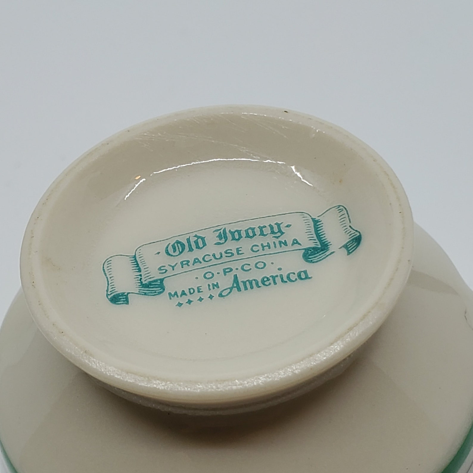 Old Ivory Syracuse China - vo8gy7p