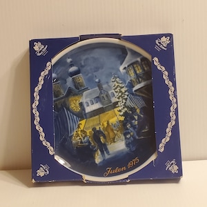 Christmas 1975 Royal Tettau plate. Collectible. Made in Germany Bavaria .