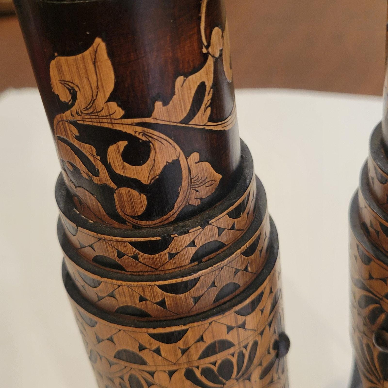 ヴィンテージの手彫りインドネシア木製アートキャンドルスティック