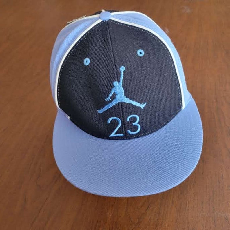 Air Jordan Nike 2003 Azul Equipado Sombrero Gorra Tamaño 7 1/4 Raro NUEVO con etiquetas imagen 1