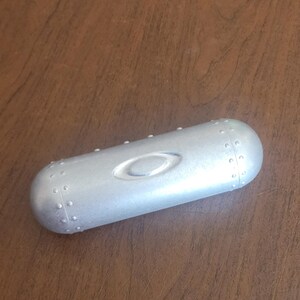Rare Vintage Oakley Medium size Metal Vault Torpedo Sunglasses Case Silver