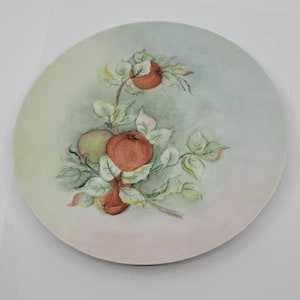 Prato de jantar antigo vintage feito na Alemanha. Projeto da maçã. 10&quot; de diâmetro