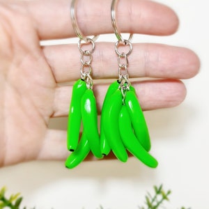 Neon groene banaan sleutelhanger van polymeer klei Tropisch fruit sleutelhanger Banaan auto sleutelhanger