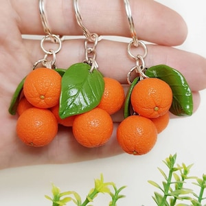 Charm borsa in argilla polimerica Charm borsa charm Portachiavi arancione Accessorio mandarino Ciondolo frutta in argilla polimerica Accessorio frutta Portachiavi alimentare