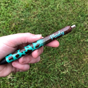 Turquoise/brown cow print pen