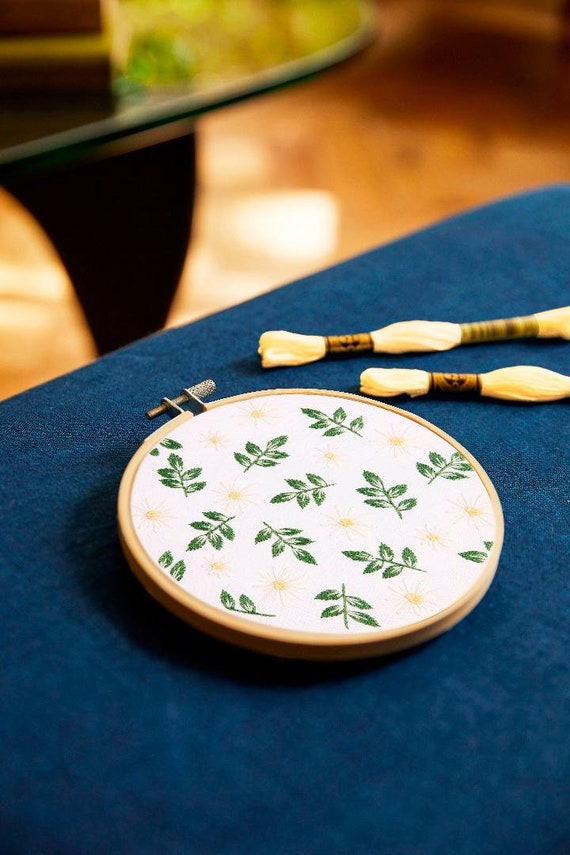 Delicate Daisies Embroidery Kit Delicate Daisies Embroidery Kit