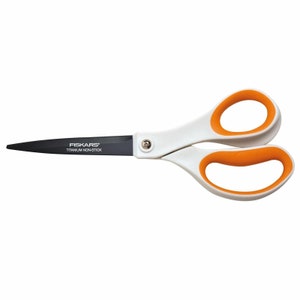 Tijeras universales antiadherentes de titanio de 21 cm de Fiskars