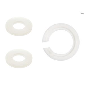Puede incluir: Tres arandelas blancas y circulares con un agujero en el centro se muestran sobre un fondo blanco. Una arandela está dividida, mostrando un hueco. La palabra "NEXT" está en la esquina superior derecha.