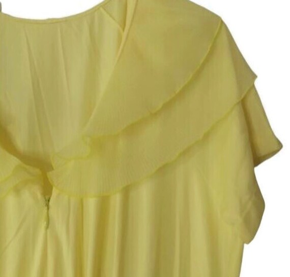 Vintage 1970's Yellow Satin Ruffle Collar 1/2 Zip… - image 3