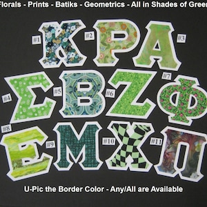 Puede incluir: Once letras de tela diferentes en varios tonos de verde, con contornos blancos. Las letras deletrean "KPA ΣΒΖΦ ΕΜΠ". Las letras están sobre un fondo negro. El texto "U-Pic the Border Color - Any/All are Available" está en la parte inferior de la imagen.