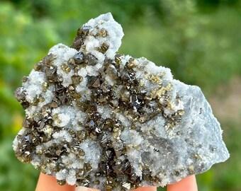 ブルガリア、マダン、クルシェフ・ドル鉱山産のクォーツ上の素晴らしい