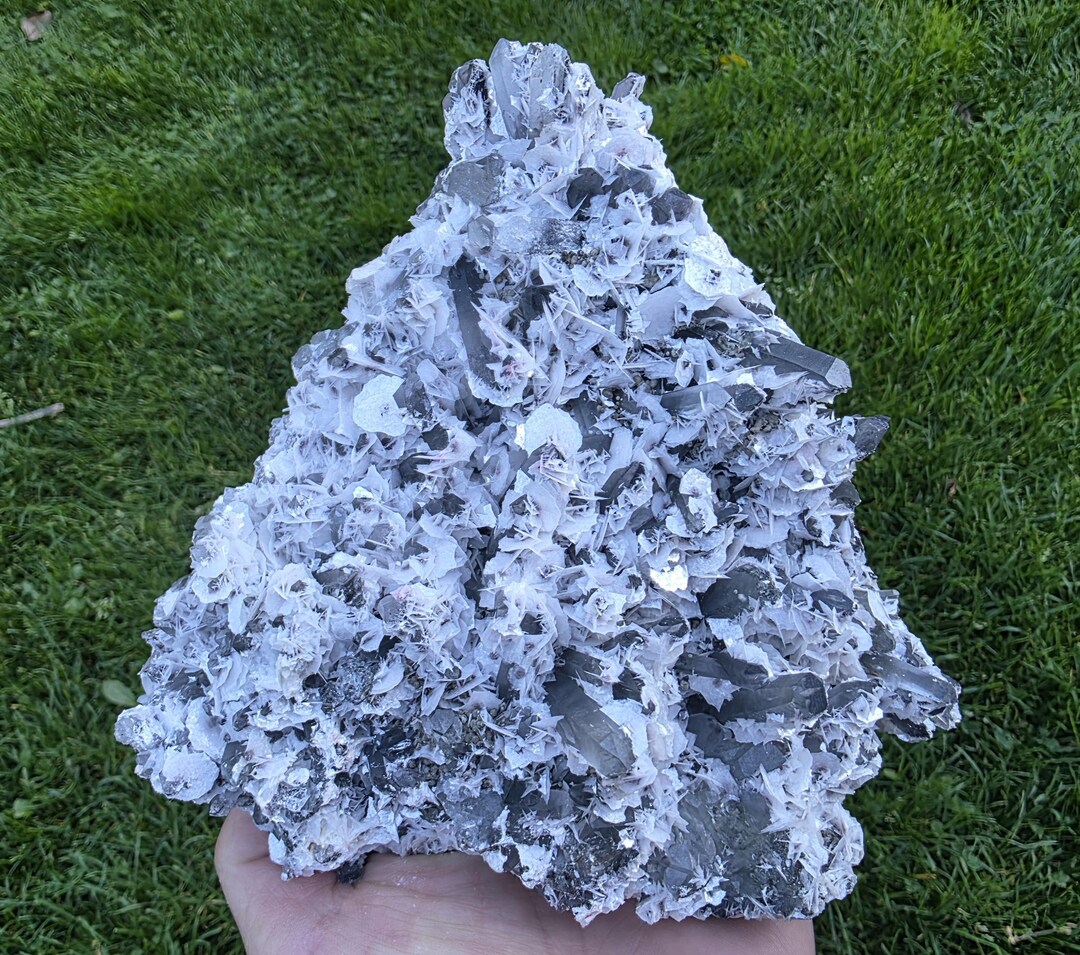 UNIQUE Super Fluorescent Calcite (paper Spat) on Quartz Covered With ...