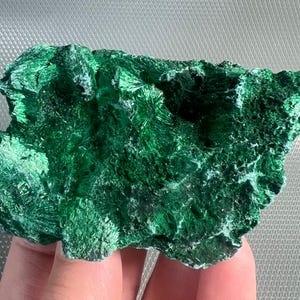 ベルベット マラカイト、マラカイト未研磨石、天然、グリーン クリスタル、マラカイト宝石、グリーン ミネラル、コレクション、NA354