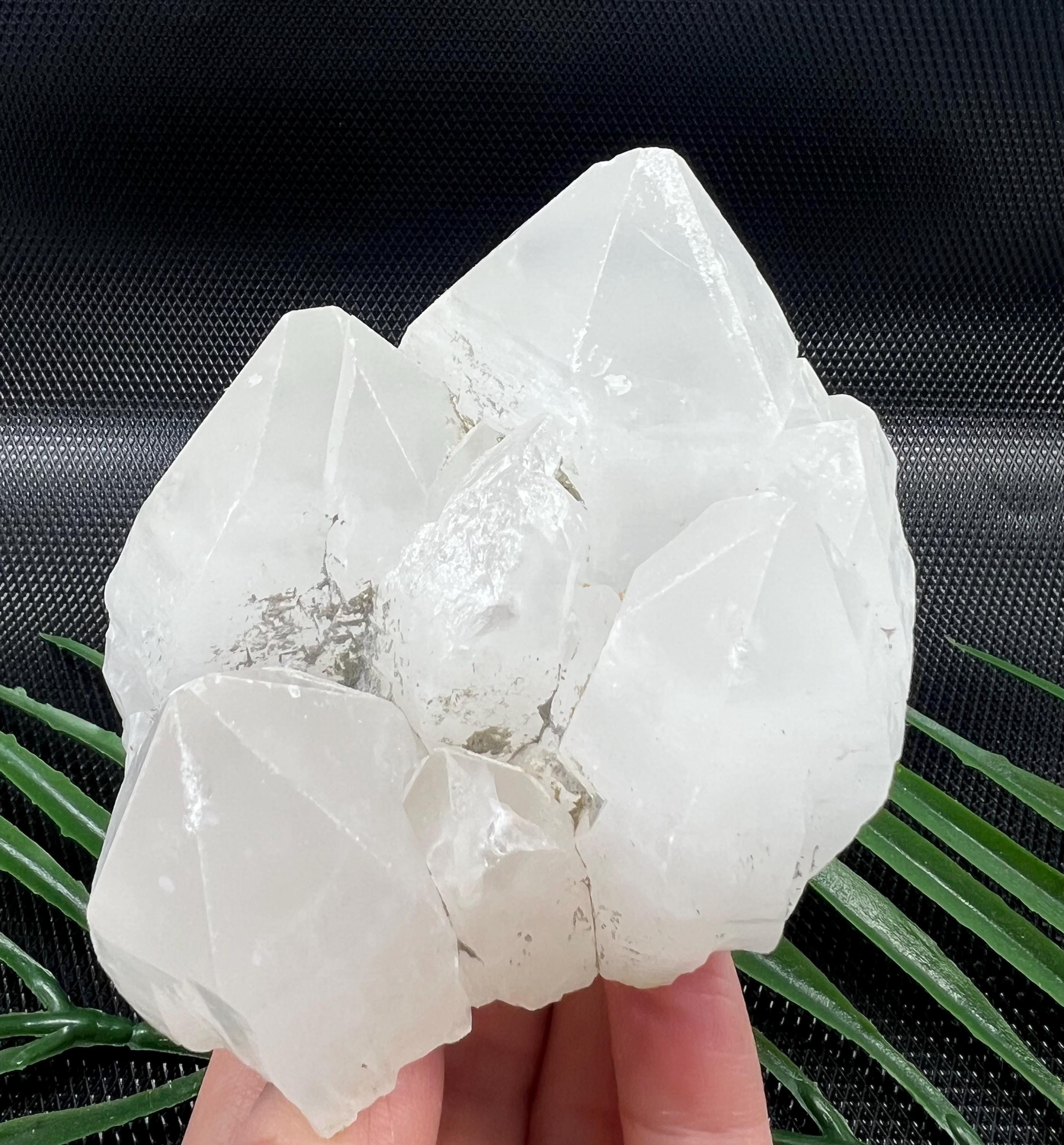 水晶 クォーツ ブルガリア産 ① / 原石 天然石 鉱物標本 クラスター ブルガリア、ラキ、ジュルコヴォ鉱山産の完璧なミルキークォーツ、水晶