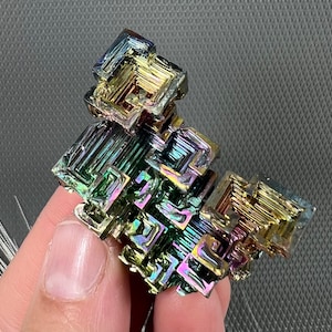 大型レインボービスマス結晶、希少な宝石、コレクションピース - Etsy 日本