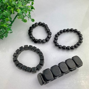 Shungite-armband, chakra-armband, genezende steen, bescherming tegen geopathische stress, zwarte shungiet, zwarte armband, getrommelde steen