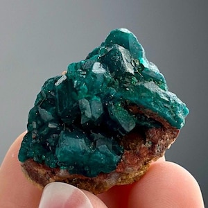 Dioptase sur matrice, Dioptase verte, Pierre, Cristal vert, Minéral vert, Vert profond, Cadeau, Top Gem N1943