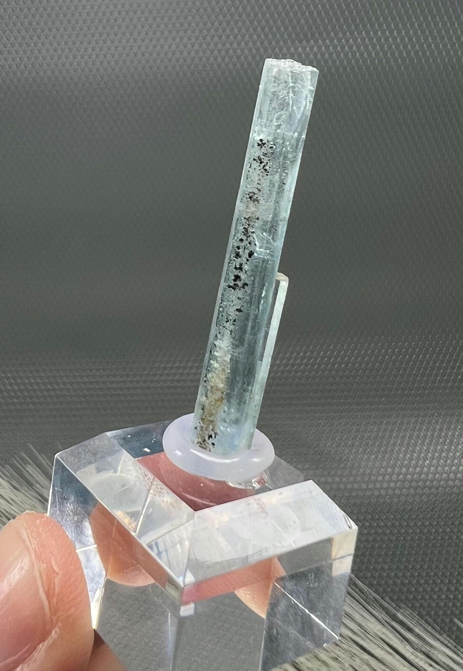 アクアマリン、ナイジェリア産インクルージョン付きブルーアクアマリン