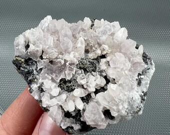 ブルガリア ハスコヴォ チャラ鉱山産トップ アメジスト、紫色の鉱物