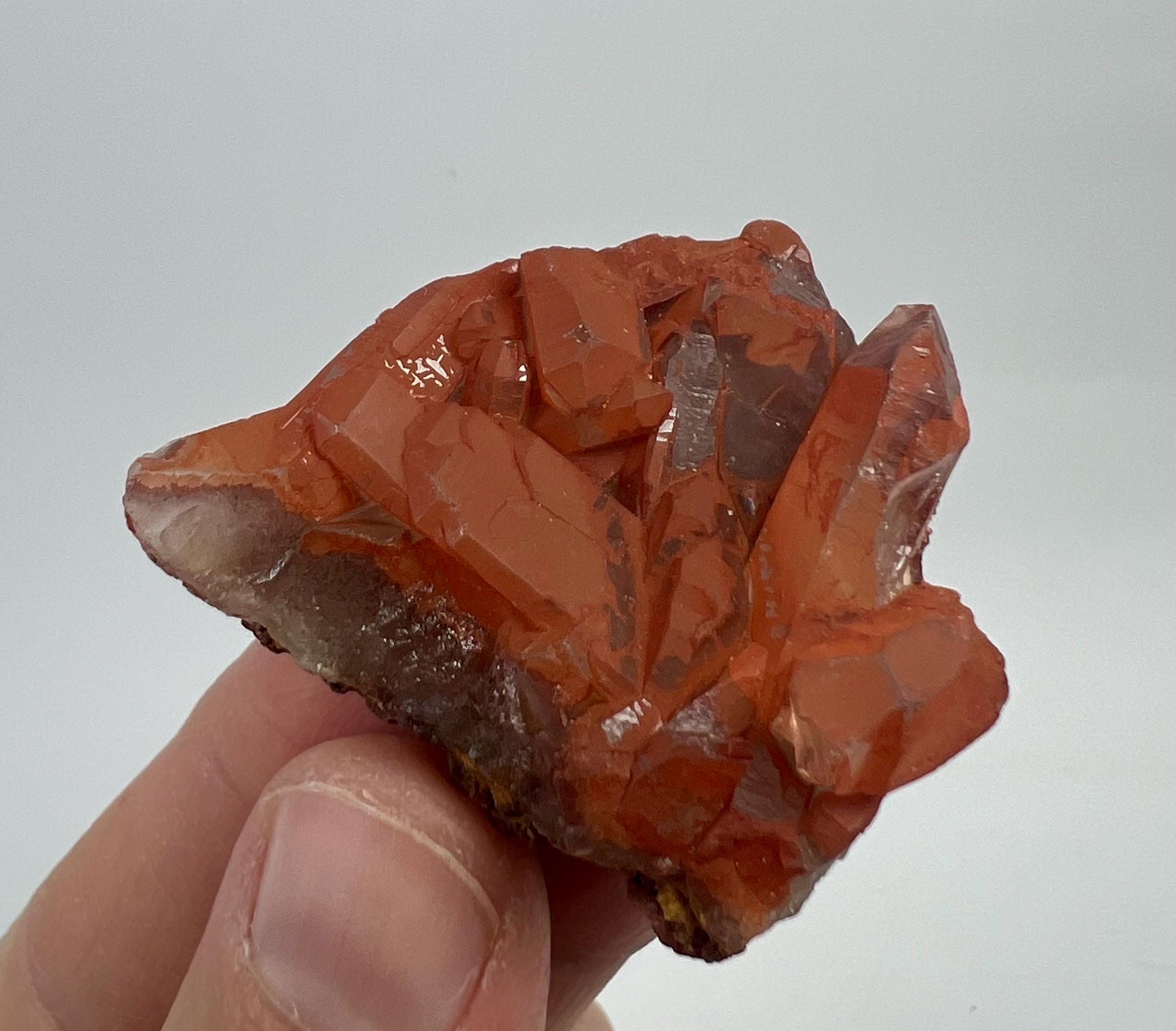 モロッコ産、ヘマタイトで覆われた希少なクォーツ。天然水晶