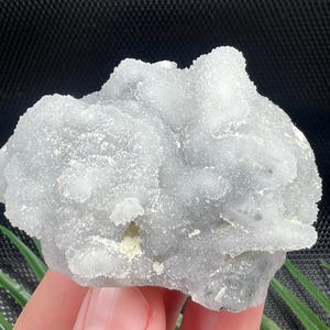 Erstaunlicher Chalcedon, schwebender blauer Chalcedon aus der Krushev dol Mine, Madan, Bulgarien, natürlicher Kristall, Mineral, NA1494